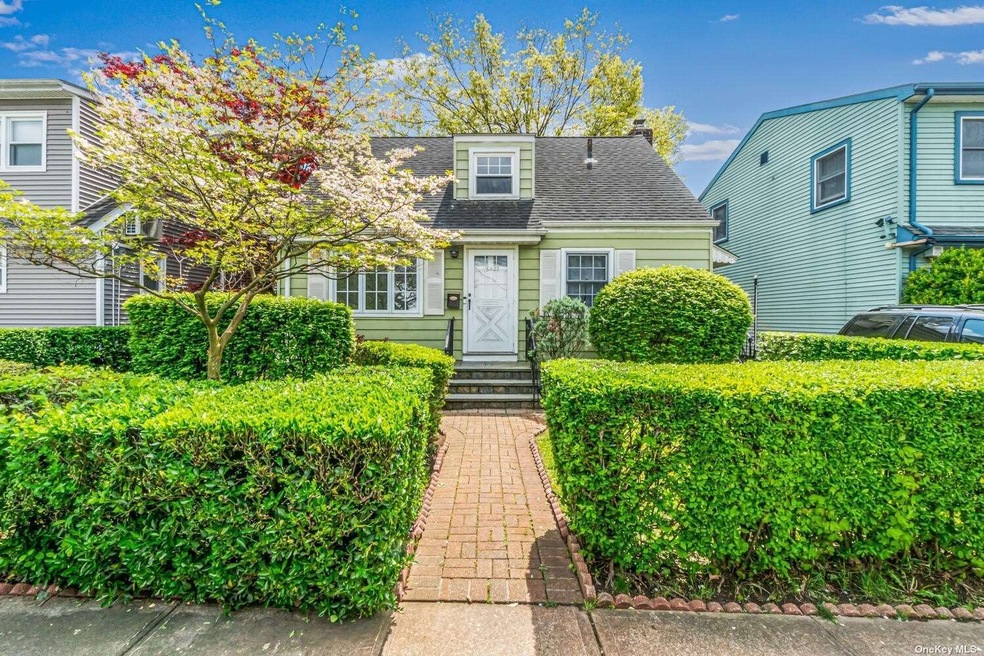 164-22 Metcalf Ave, Fresh Meadows, NY 11365 - photo 1