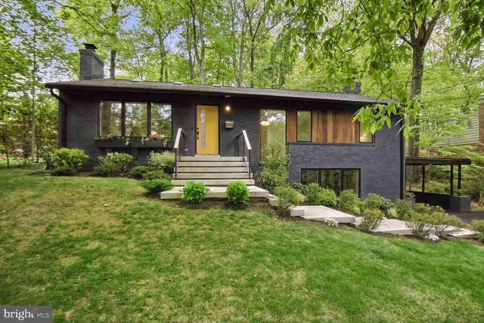 6340 Waterway Dr, Falls Church, VA 22044 - photo 1