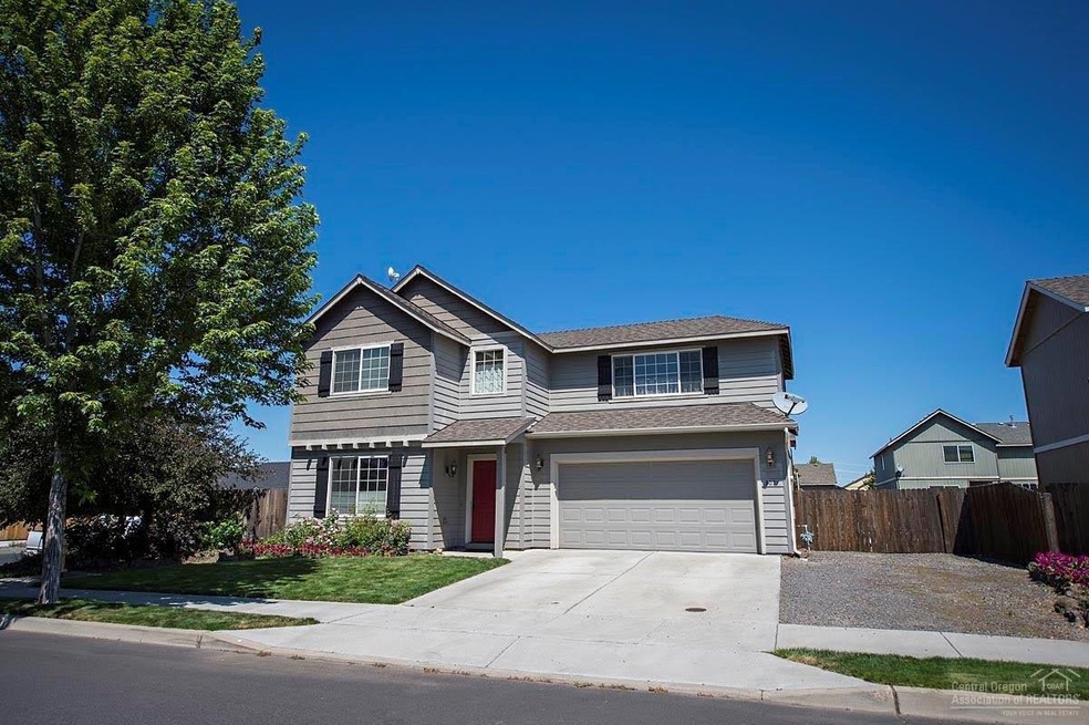 3077 SW Deschutes Ave, Redmond, OR 97756 - photo 1