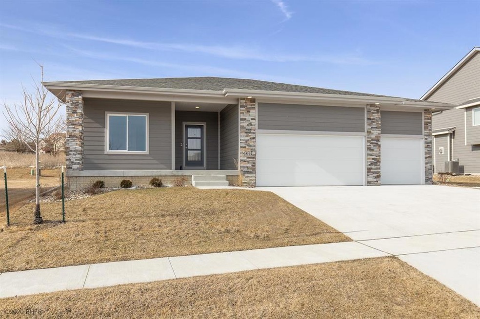 9844 Marnewood Dr, Johnston, IA 50131 - photo 1