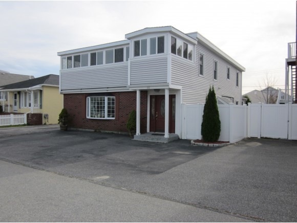 132 Franklin St, Seabrook, NH 03874 - photo 1