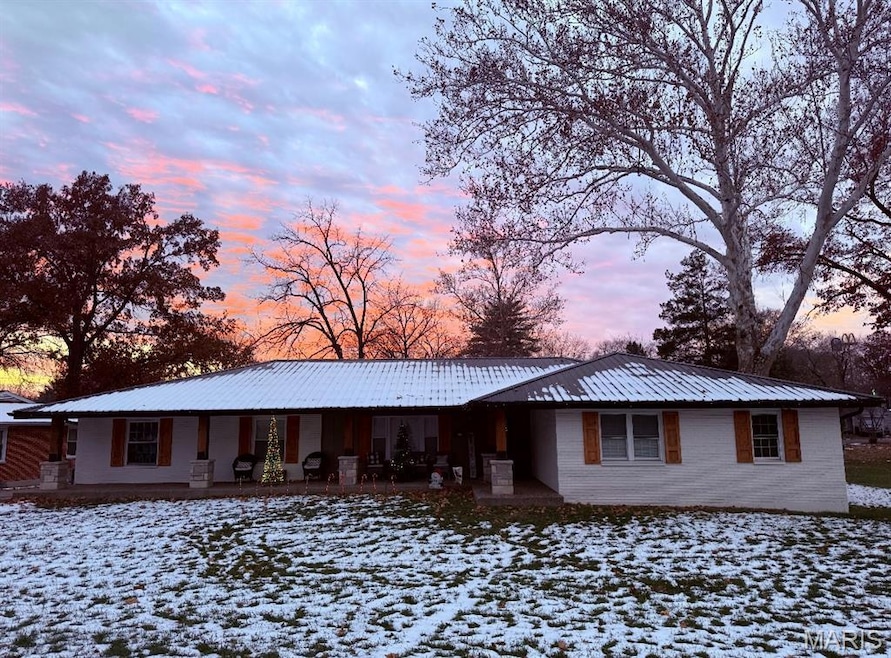 127 Phelan St, Pacific, MO 63069 - photo 1