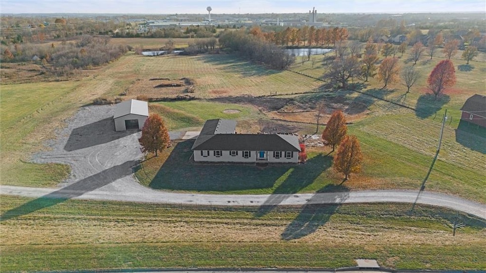 19985 W 199th St, Spring Hill, KS 66083 - photo 1