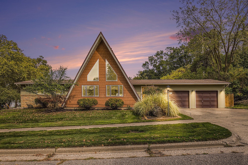 1759 Briarcliff Dr NE, Grand Rapids, MI 49505 - photo 1