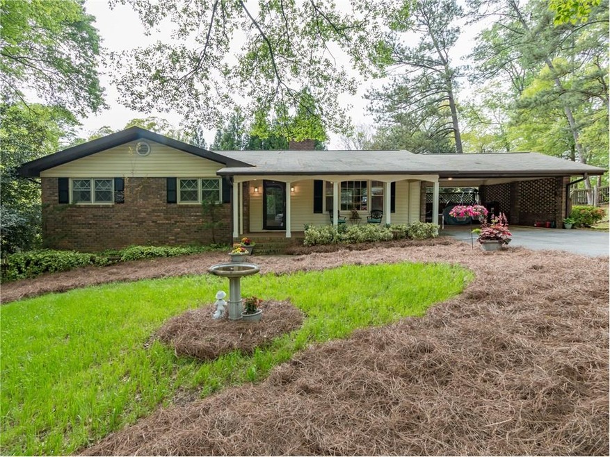 Charming home situated in a cul de sac on it's own