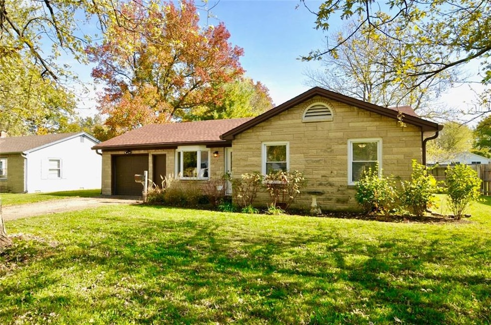 467 Pickett St, Plainfield, IN 46168 - photo 1