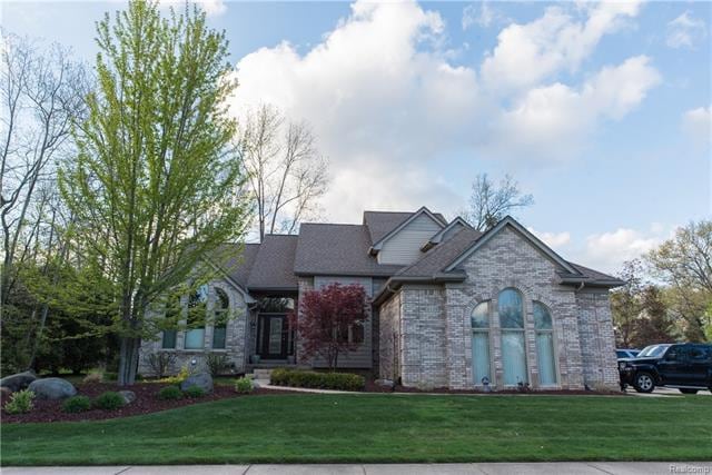 WELCOME HOME--VARIETY OF TREES AND COLORS ON THIS 