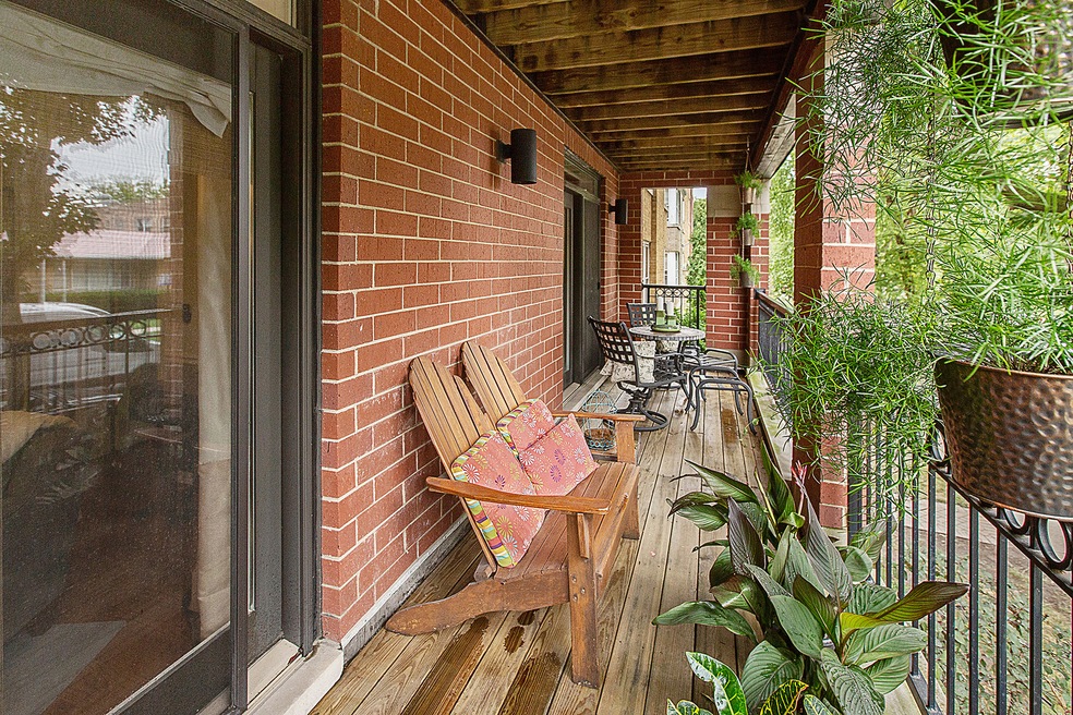 6131 N Richmond St unit 1W, Chicago, IL 60659 - photo 1