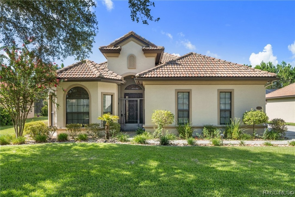 Beautiful 3/2/2.5 SOLAR HOME!