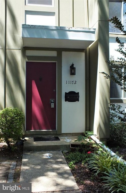 11172 Forest Edge Dr, Reston, VA 20190 - photo 1