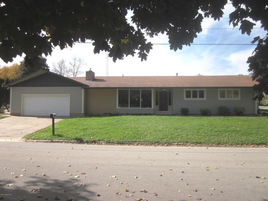 110 3rd St SE, Plainview
