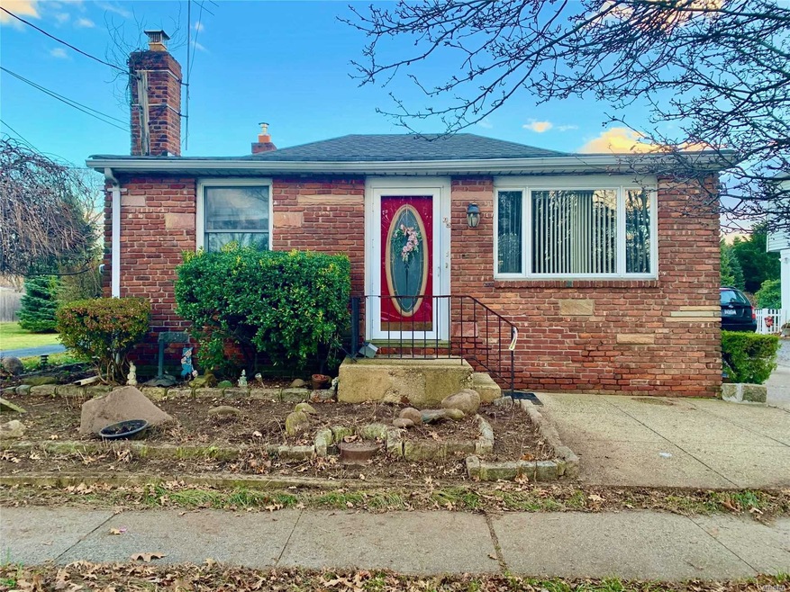 26 8th St unit 1, New Hyde Park, NY 11040 - photo 1