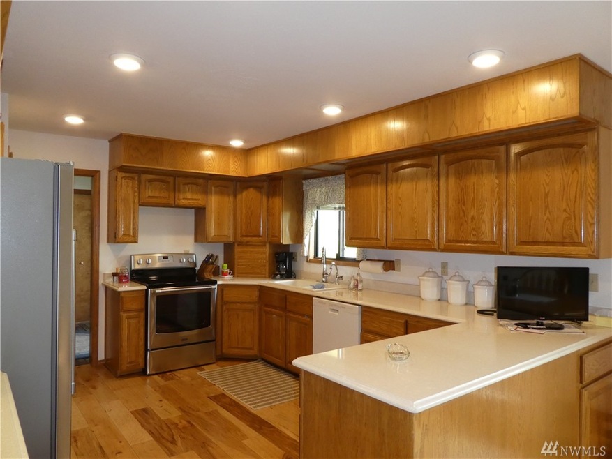 1919 4th St SE, East Wenatchee, WA 98802 - photo 1