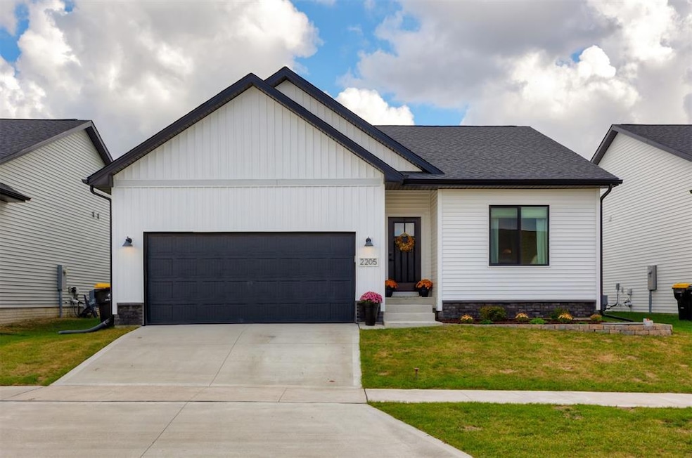 2205 Barry Dr, Adel, IA 50003 - photo 1