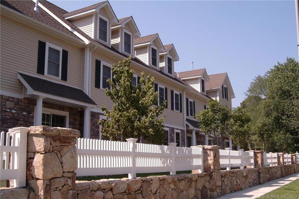 39 Maple Tree Ave unit 32, Stamford, CT 06906 - photo 1