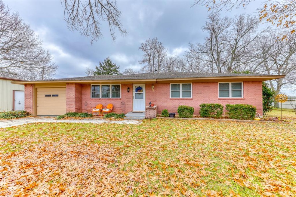 1604 Old Denton Rd, Gainesville, TX 76240 - photo 1