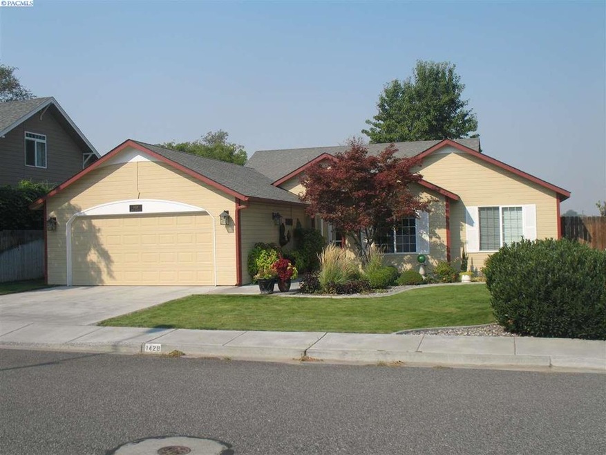 1428 S Quillan Ct, Kennewick, WA 99338 - photo 1