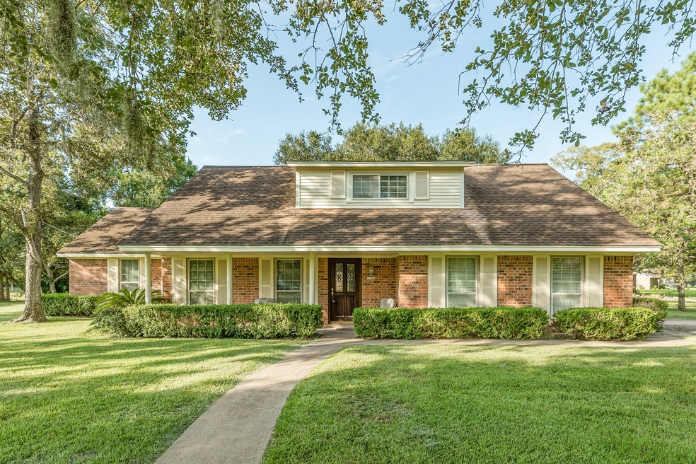 6934 Oak Bend Dr, Alvin, TX 77511 - photo 1