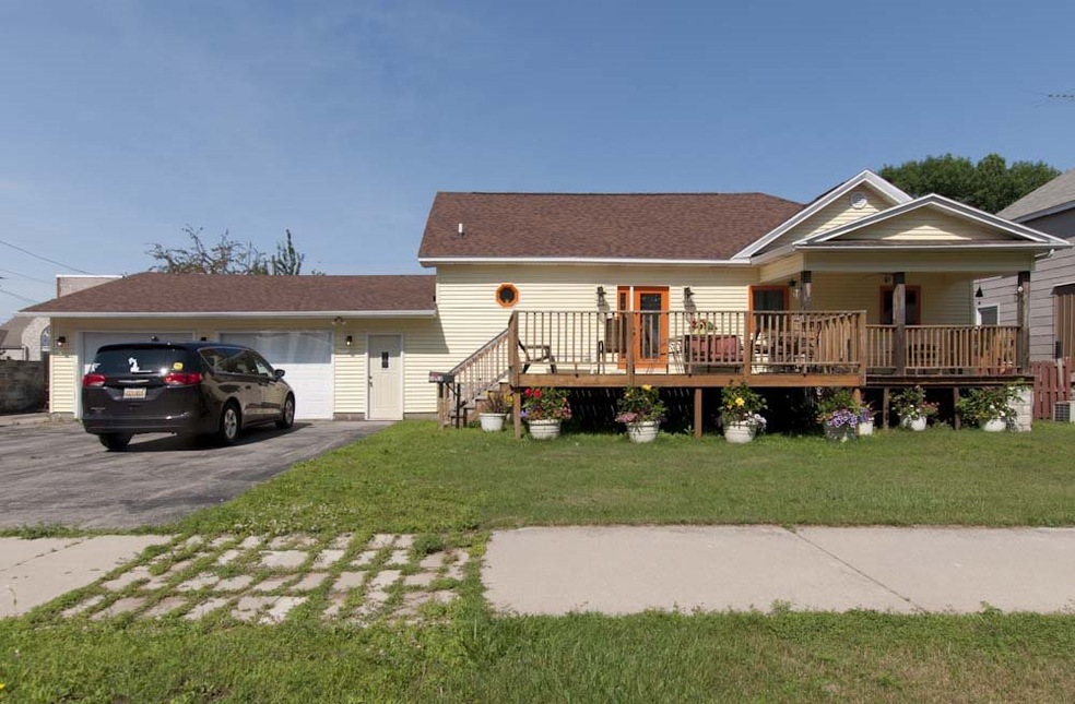 1013 5th St, Menominee, MI 49858 - photo 1