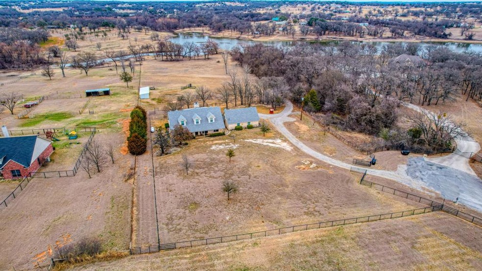 135 Shoreline Cir, Weatherford, TX 76088 - photo 1