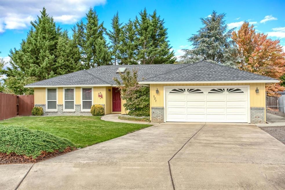 127 Silverwood Ct, Central Point, OR 97502 - photo 1