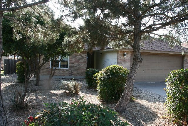 103 W Grothe St, Fredericksburg, TX 78624 - photo 1