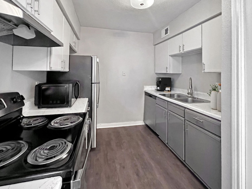 874 Yorkchester Dr unit 102, Houston, TX 77079 - photo 1