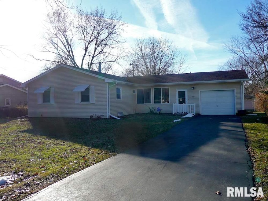 3732 N Pine St, Davenport, IA 52806 - photo 1