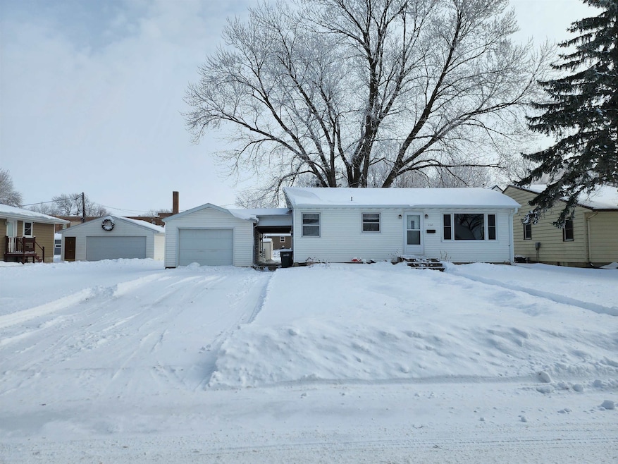 1006 Madison St, Emmetsburg, IA 50536 - photo 1