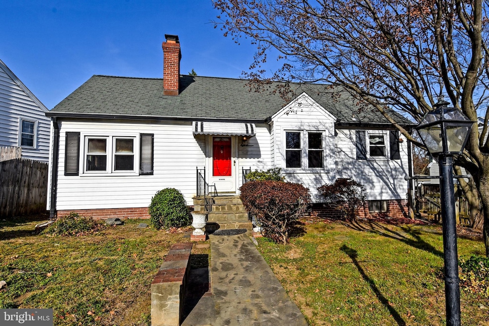 811 Heron Dr, Silver Spring, MD 20901 - photo 1