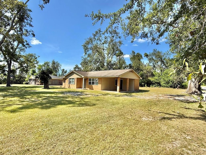 4 Lakeside Dr, Hazlehurst, GA 31539 - photo 1