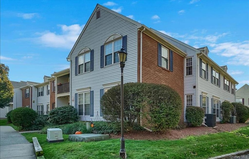 32 Moore Ln unit 27, Washingtonville, NY 10992 - photo 1