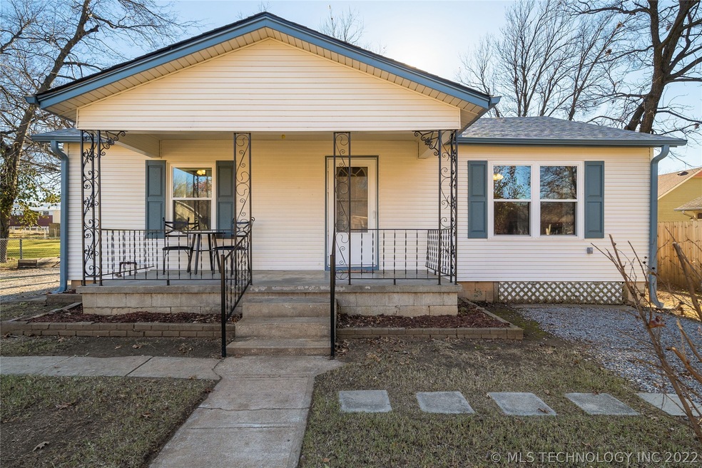 217 W 6th St, Claremore, OK 74017 - photo 1