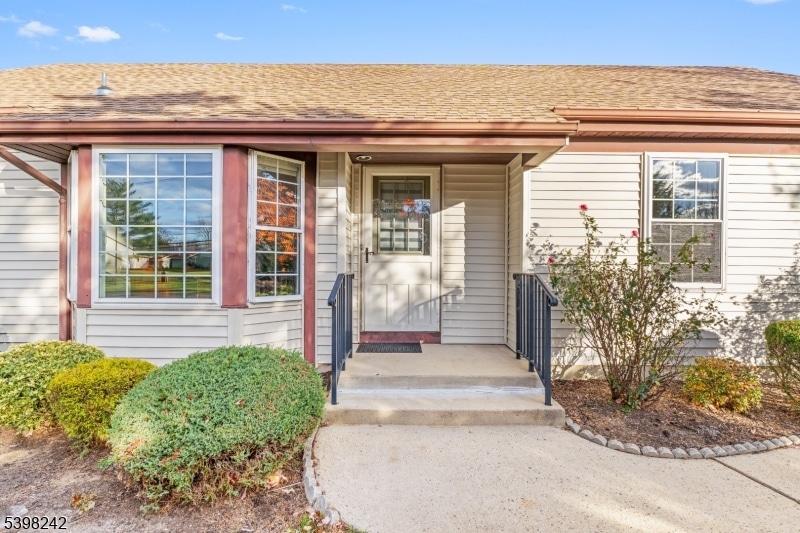 18C Benjamin Franklin Dr, Monroe Township, NJ 08831 - photo 1