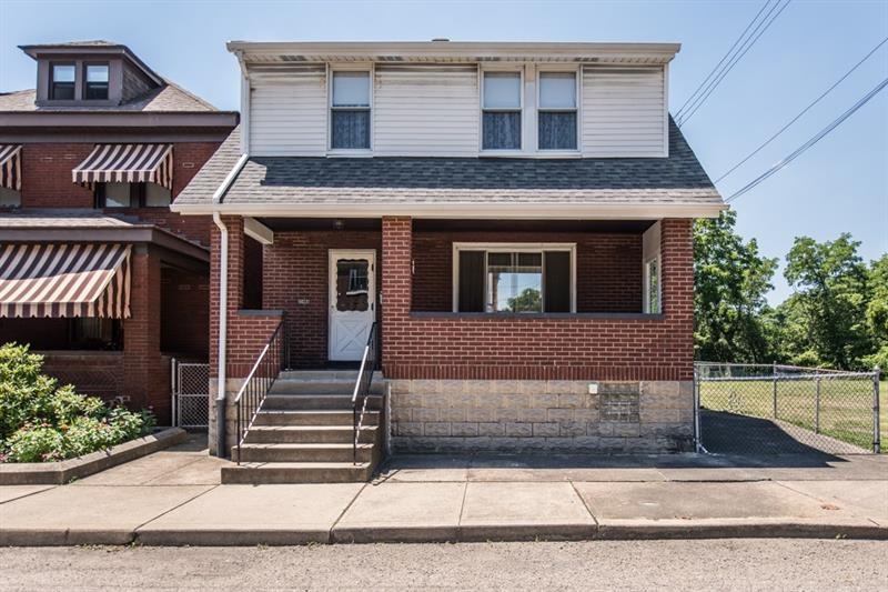 Welcome to 1617 Froman St. in Troy Hill.  This hou