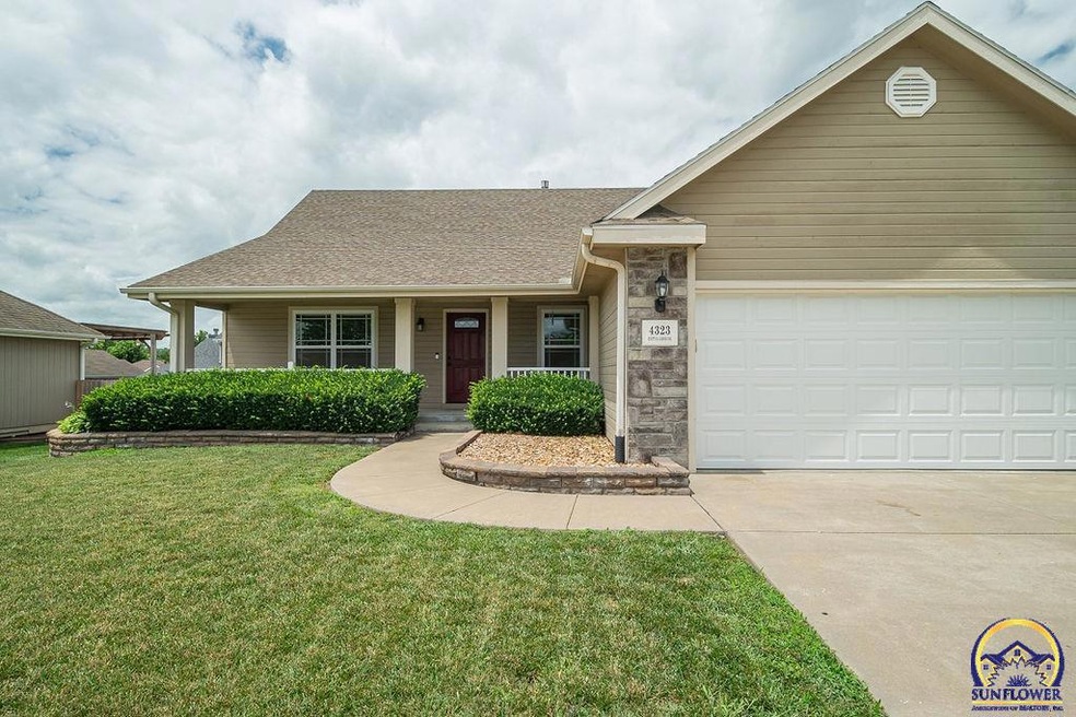 4323 SW Misty Harbor Dr, Topeka, KS 66610 - photo 1