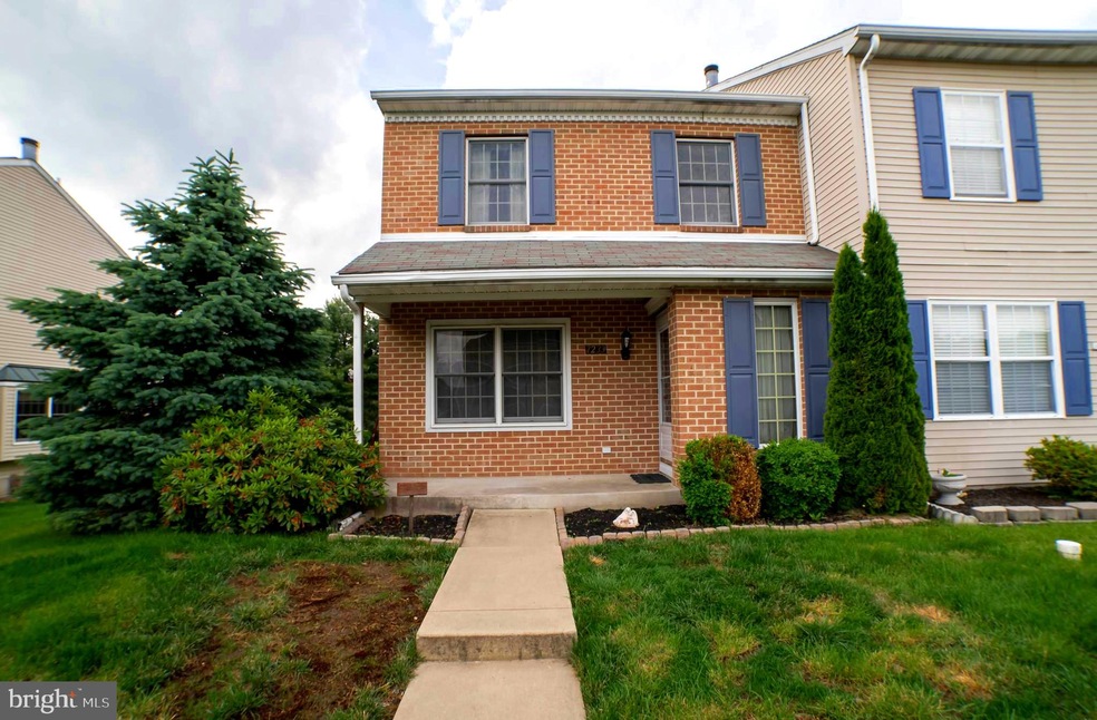 1233 Pine Ridge Dr, Perkiomenville, PA 18074 - photo 1