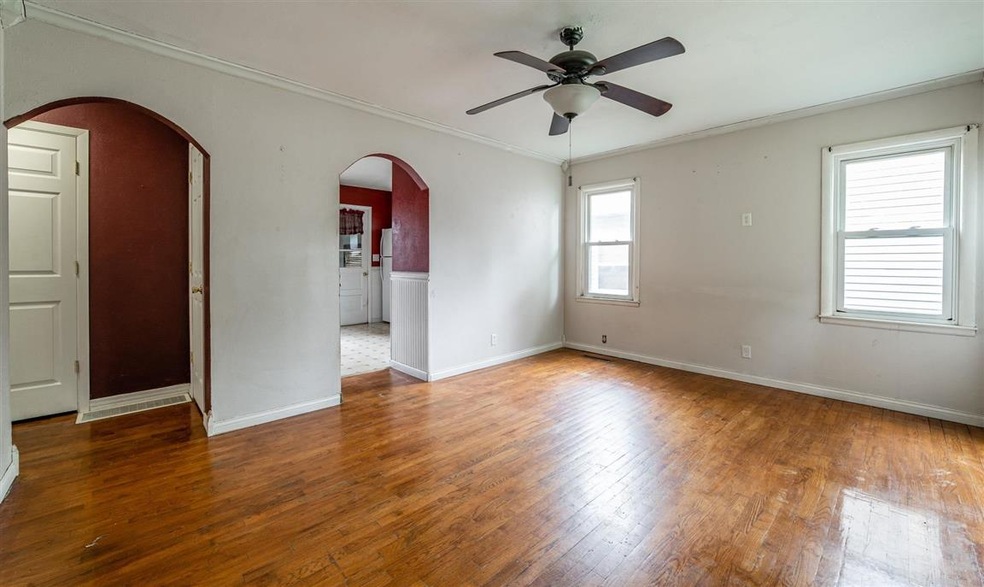 422 N Hamilton St, Lincoln, IL 62656 - photo 1