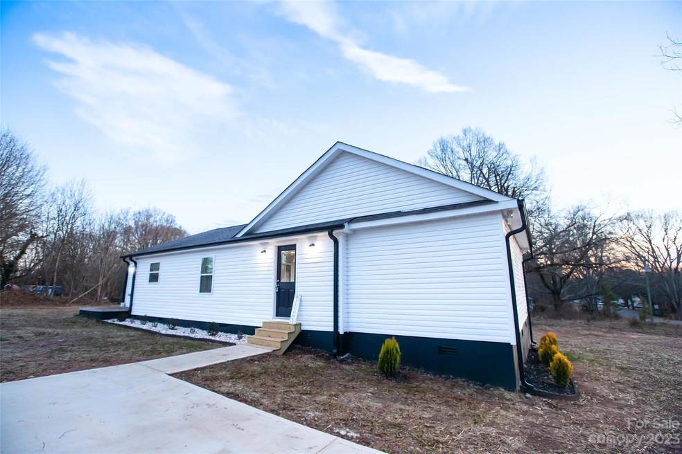 390 Preyer St, Shelby, NC 28152 - photo 1