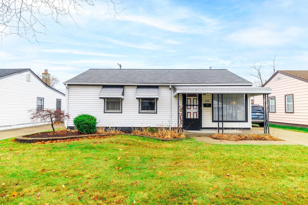 3256 S Stella Ct, Trenton, MI 48183 - photo 1