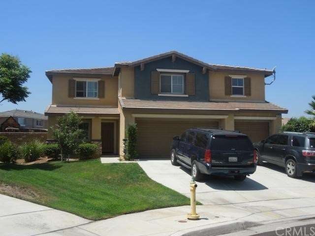 Beautiful cul-de-sac home with huge lot.
