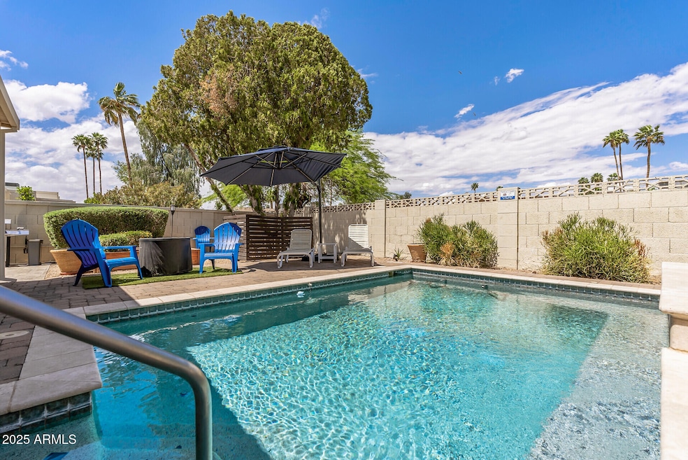 51_8726_E_Devnonshire51_mls