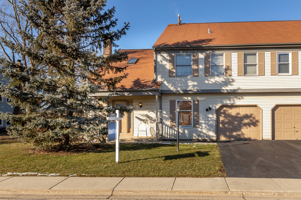 11724 Pine Way unit A, Huntley, IL 60142 - photo 1