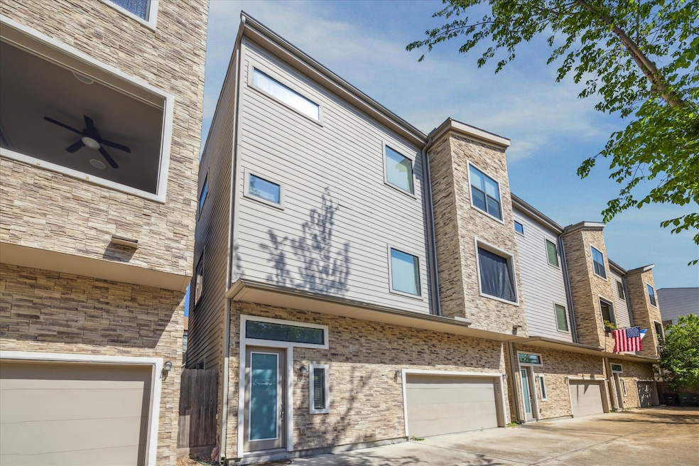 938 W 22nd Street B... Gated community in desirabl