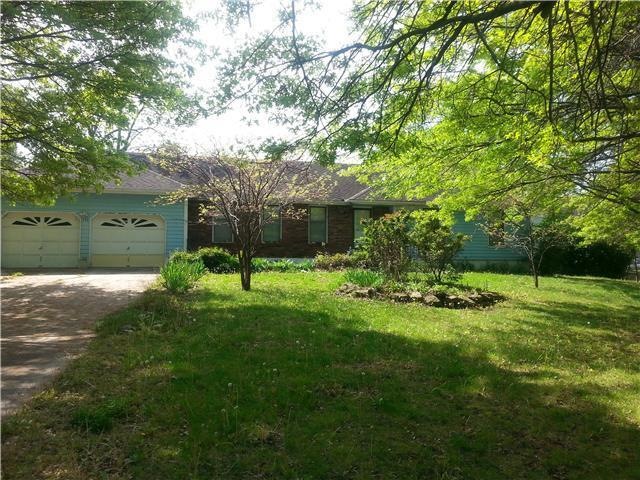 111 W Heritage Dr, Raymore, MO 64083 - photo 1