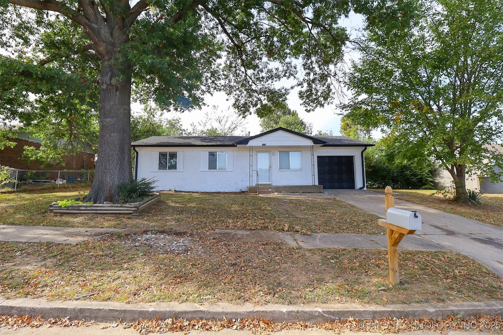 1119 N Kansas Ave, Claremore, OK 74017 - photo 1