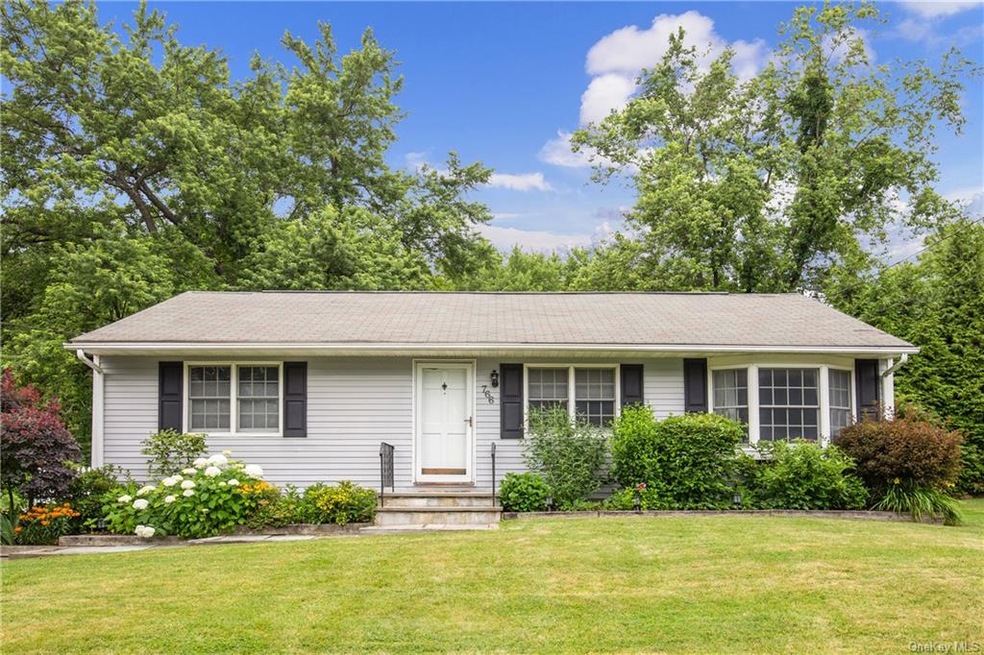 766 Locksley Rd, Yorktown Heights, NY 10598 - photo 1