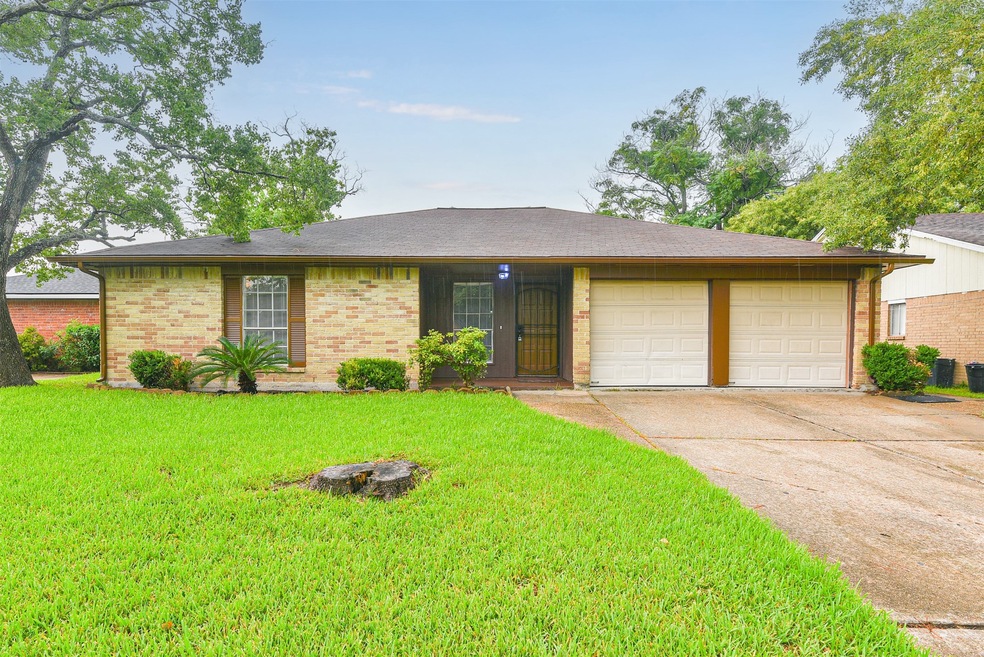 Welcome to 1327 Padstow Lane in Sterling Green!