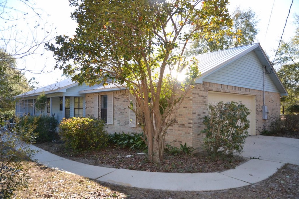 102 Oakcrest Dr, Crestview, FL 32539 - photo 1