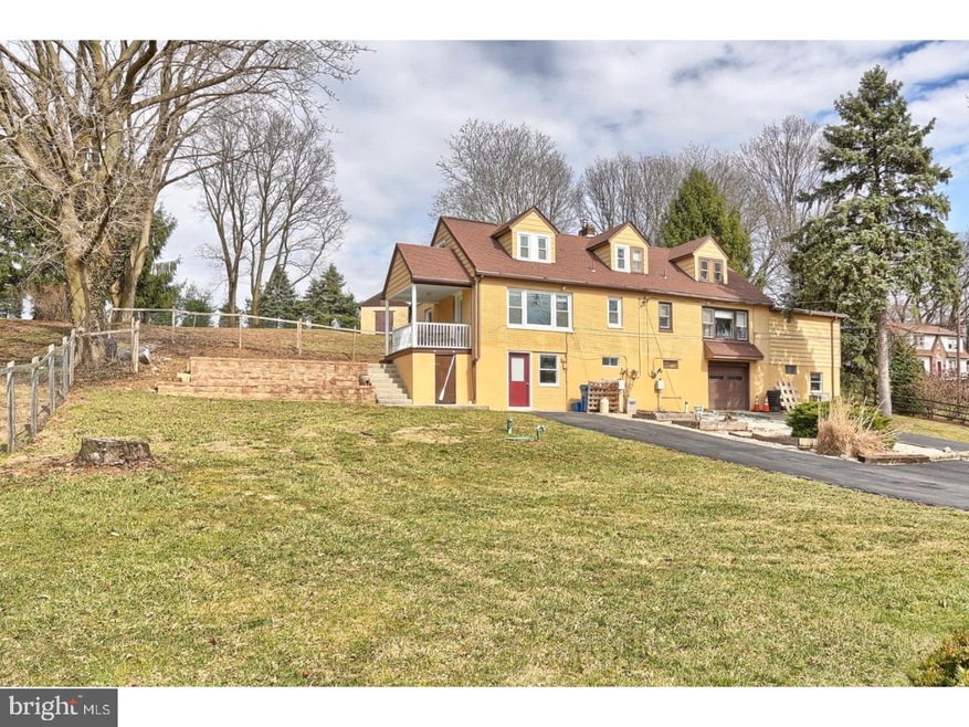 25 Riverside Dr, Reading, PA 19605 - photo 1